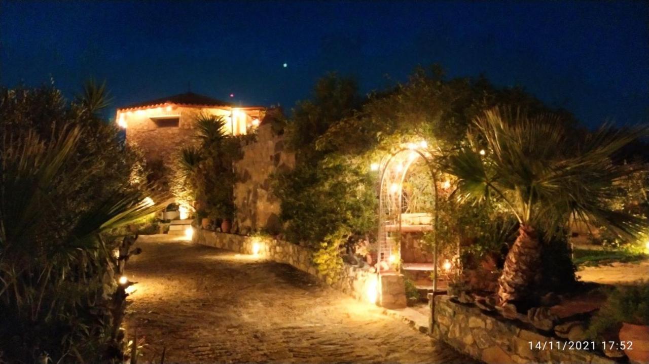 Traditional Windmill-Milos Kroustas Buitenkant foto